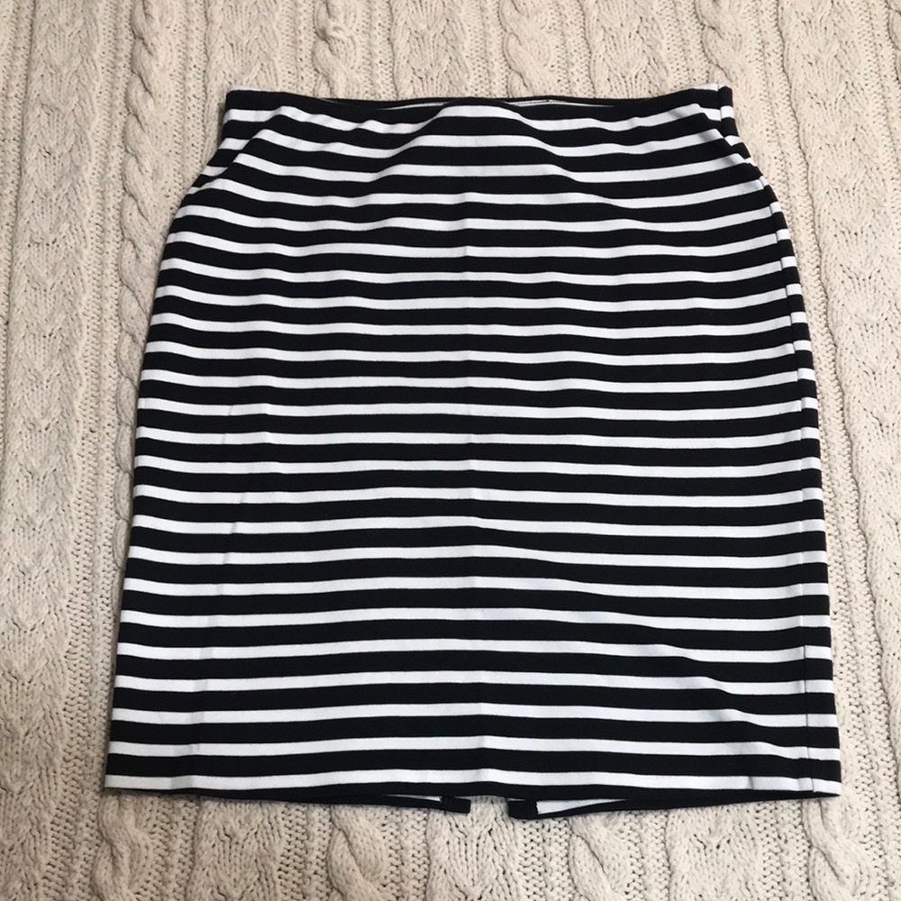 Stretchy black/white striped stretchy pencil skirt